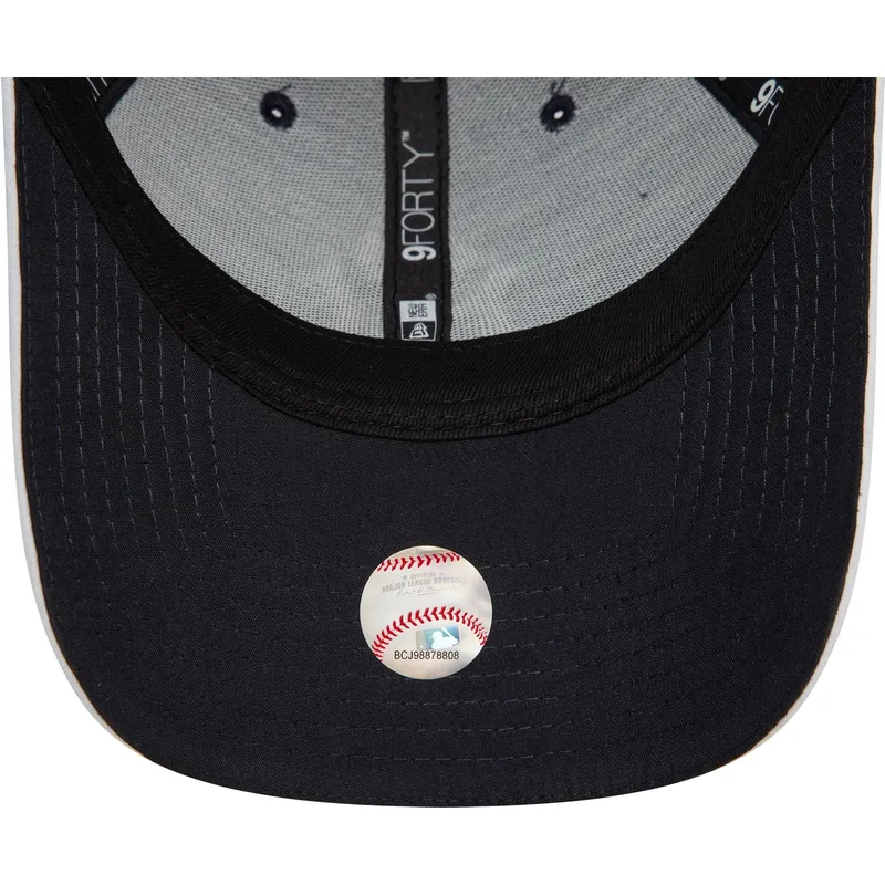 casquette-courbee-bleue-marine-ajustable-9forty-microfibre-new-york-yankees-mlb-new-era