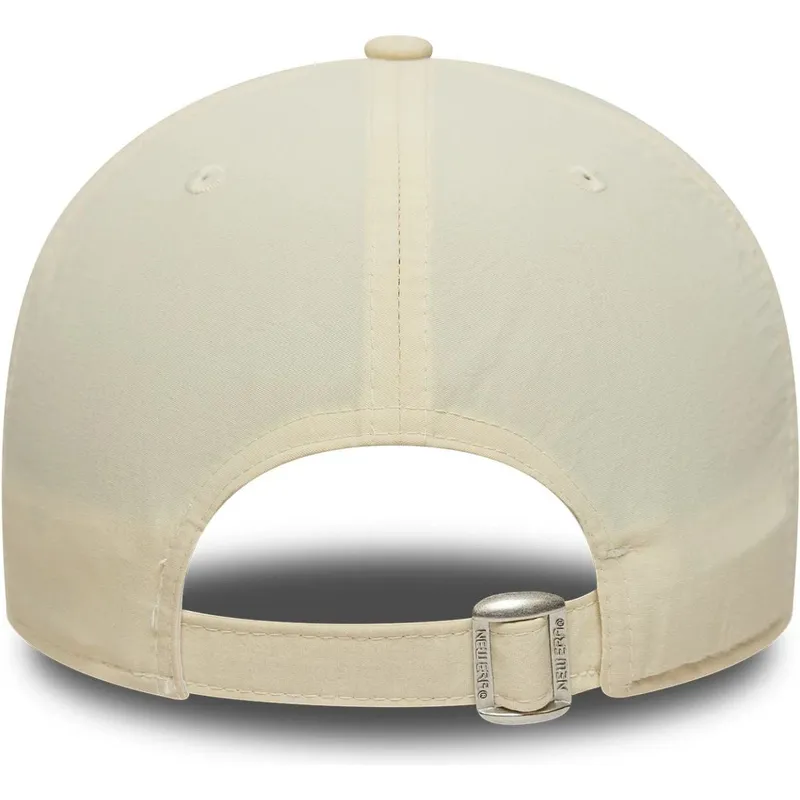 cappellino-curvo-beige-regolabile-9forty-recycled-midi-dei-las-vegas-raiders-nfl-di-new-era