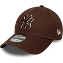 cappellino-curvo-marrone-regolabile-con-logo-marrone-9forty-outline-di-new-york-yankees-mlb-di-new-era