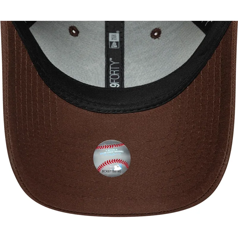 new-era-curved-brim-brown-logo-9forty-outline-new-york-yankees-mlb-brown-adjustable-cap