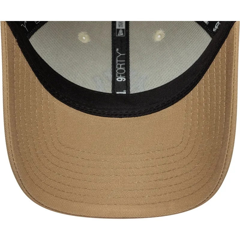 beige-und-braune-verstellbare-curved-cap-mit-braunem-logo-9forty-colour-block-der-new-york-yankees-mlb-von-new-era