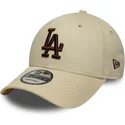 beige-verstellbare-curved-cap-mit-braunem-logo-9forty-league-essential-der-los-angeles-dodgers-mlb-von-new-era