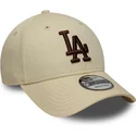 gorra-curva-beige-ajustable-con-logo-marron-9forty-league-essential-de-los-angeles-dodgers-mlb-de-new-era