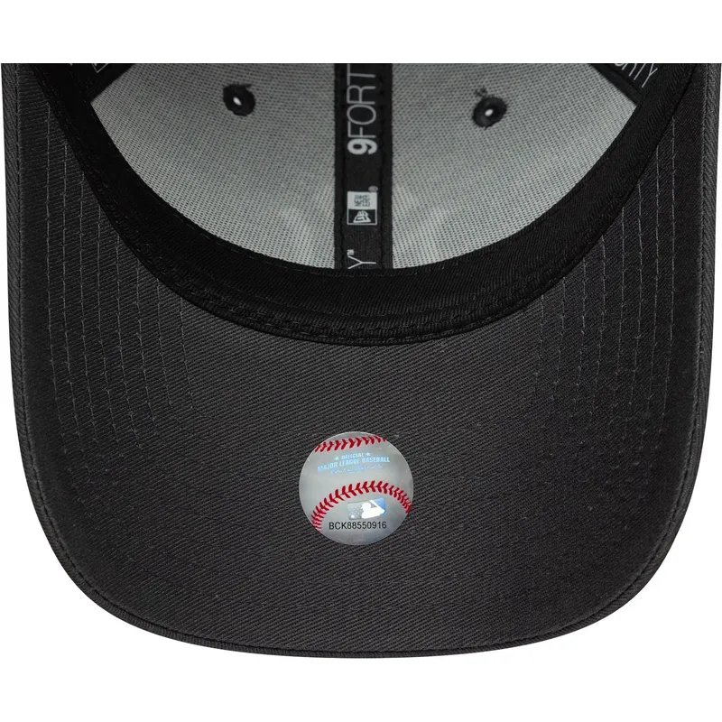 graue-verstellbare-curved-cap-9forty-league-essential-der-new-york-yankees-mlb-von-new-era