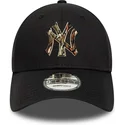 czarna-regulowana-czapka-z-zakrzywionym-daszkiem-9forty-camo-infill-new-york-yankees-mlb-new-era