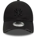 sort-justerbar-curved-kasket-med-sort-logo-9forty-wash-distress-fra-new-york-yankees-mlb-fra-new-era