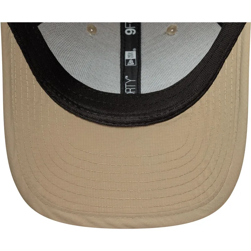 casquette-courbee-beige-ajustable-9forty-m-crown-sport-new-era
