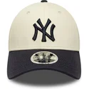 casquette-courbee-beige-et-bleue-marine-snapback-9forty-m-crown-new-york-yankees-mlb-new-era