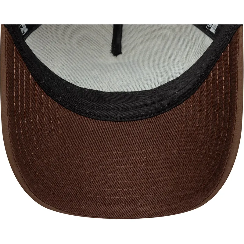 brun-trucker-kasket-9forty-m-crown-graphic-fra-new-era