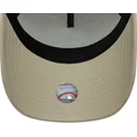 cappellino-trucker-beige-con-logo-marrone-a-frame-league-essential-dei-new-york-yankees-mlb-di-new-era