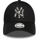sort-justerbar-curved-kasket-til-kvinder-9forty-animal-infill-fra-new-york-yankees-mlb-fra-new-era