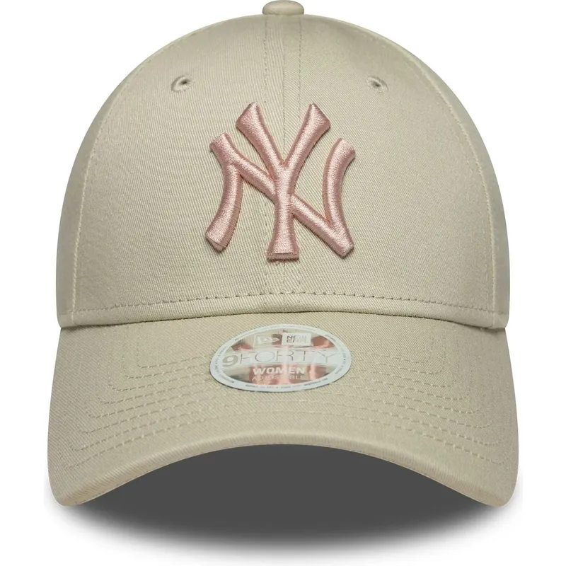 bezowa-regulowana-czapka-z-zakrzywionym-daszkiem-z-rozowym-logo-dla-kobiet-9forty-league-essential-new-york-yankees-mlb-new-era