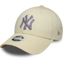 beige-verstellbare-curved-cap-mit-violettem-logo-fur-damen-9forty-metallic-logo-der-new-york-yankees-mlb-von-new-era