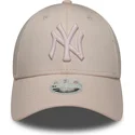 casquette-courbee-rose-ajustable-avec-logo-rose-pour-femme-9forty-metallic-logo-new-york-yankees-mlb-new-era
