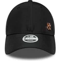 schwarze-gebogene-verstellbare-damenkappe-mit-bronze-logo-9forty-flawless-der-new-york-yankees-mlb-von-new-era