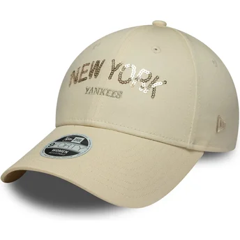 Beżowa regulowana czapka z daszkiem dla kobiet 9FORTY Sequin Wordmark New York Yankees MLB New Era