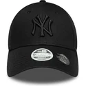 svart-bojd-justerbar-keps-med-svart-logotyp-for-dam-9forty-bow-back-fran-new-york-yankees-mlb-av-new-era