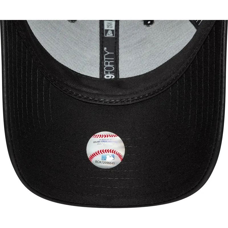 cappellino-curvo-nero-regolabile-con-logo-nero-da-donna-9forty-pu-dei-new-york-yankees-mlb-di-new-era