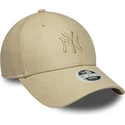 bojd-beige-justerbar-keps-med-beige-logotyp-for-dam-9forty-pu-fran-new-york-yankees-mlb-av-new-era