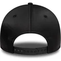 czarna-zakrzywiona-czapka-snapback-z-czarnym-logo-dla-kobiet-9forty-satin-new-york-yankees-mlb-new-era