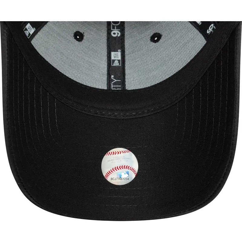 schwarze-gebogene-snapback-kappe-mit-schwarzem-logo-fur-damen-9forty-satin-der-new-york-yankees-mlb-von-new-era