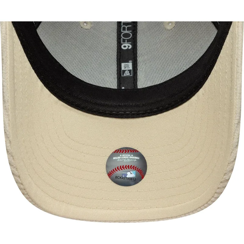 bojd-beige-justerbar-keps-med-beige-logotyp-for-dam-9forty-m-crown-pastel-cord-fran-los-angeles-dodgers-mlb-av-new-era