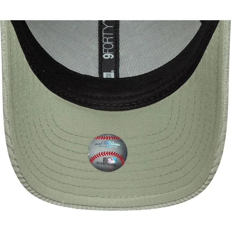 ljusgron-justerbar-kurvad-keps-med-gron-logotyp-for-dam-9forty-m-crown-pastel-cord-fran-new-york-yankees-mlb-av-new-era