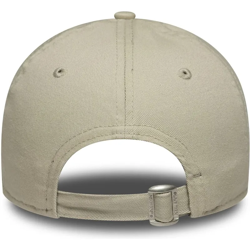 buet-beige-justerbar-kasket-til-kvinder-9twenty-washed-mini-fra-new-york-yankees-mlb-fra-new-era