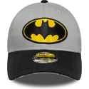 gra-och-svart-justerbar-kurvad-keps-for-barn-9forty-batman-dc-comics-fran-new-era