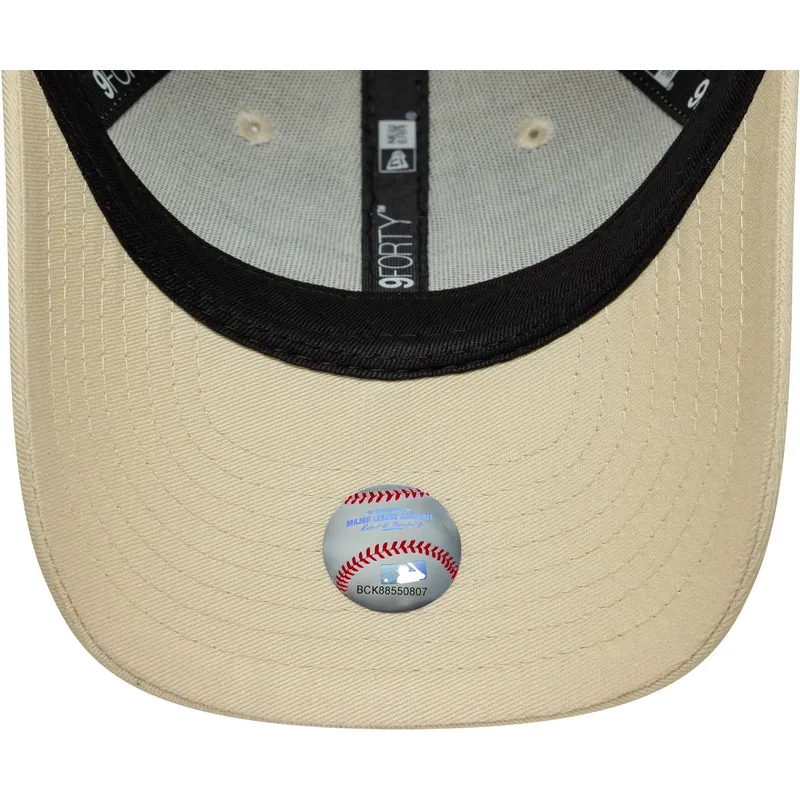 beige-gebogene-verstellbare-kappe-fur-kinder-9forty-fruit-icon-der-new-york-yankees-mlb-von-new-era