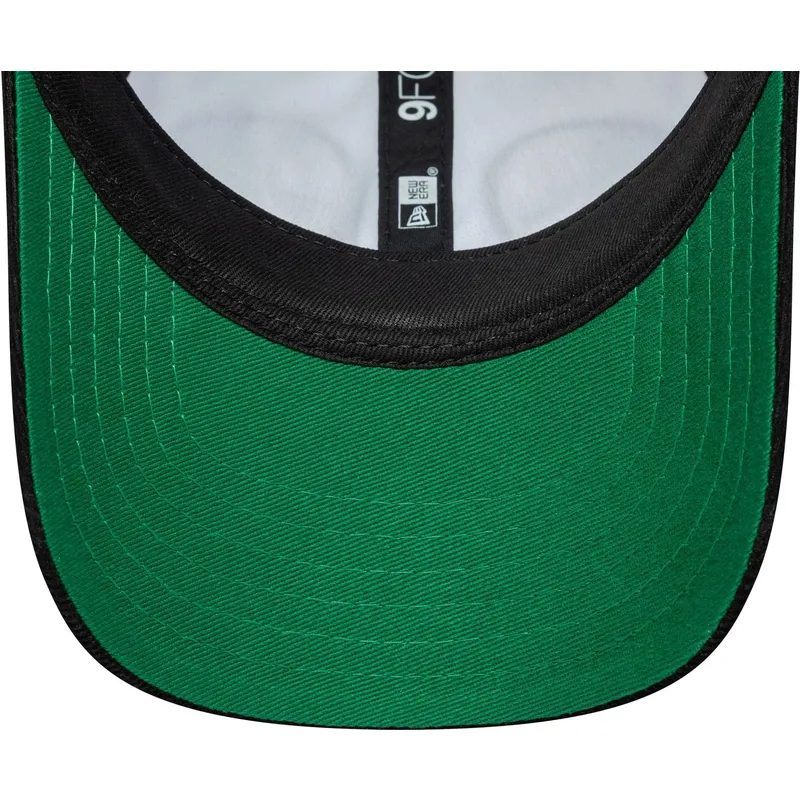 hvid-og-sort-justerbar-buet-kasket-til-smaborn-9forty-cord-ears-fra-new-era