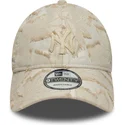 cappellino-curvo-beige-regolabile-con-logo-beige-9twenty-img-floral-di-new-york-yankees-mlb-di-new-era