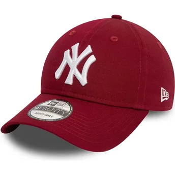 Mörkröd böjd justerbar keps 9TWENTY League Essential från New York Yankees MLB av New Era