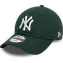 gorra-curva-verde-oscuro-ajustable-9twenty-league-essential-de-new-york-yankees-mlb-de-new-era