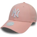 cappellino-curvo-rosa-regolabile-9forty-league-essential-dei-new-york-yankees-mlb-di-new-era