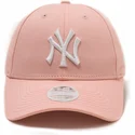 rosa-verstellbare-curved-cap-9forty-league-essential-der-new-york-yankees-mlb-von-new-era
