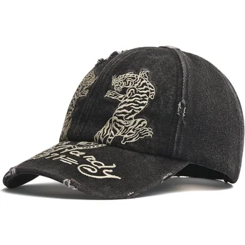 Schwarze verstellbare Curved Cap Desert Tiger von Ed Hardy