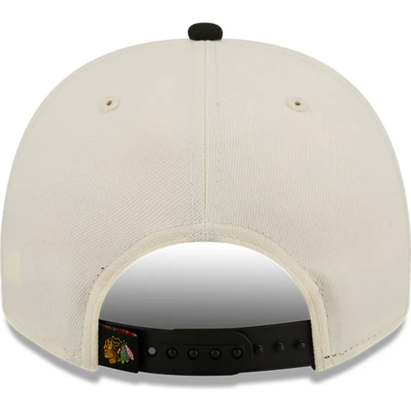 new-era-curved-brim-9fifty-a-frame-classic-chicago-blackhawks-nhl-beige-and-black-snapback-cap