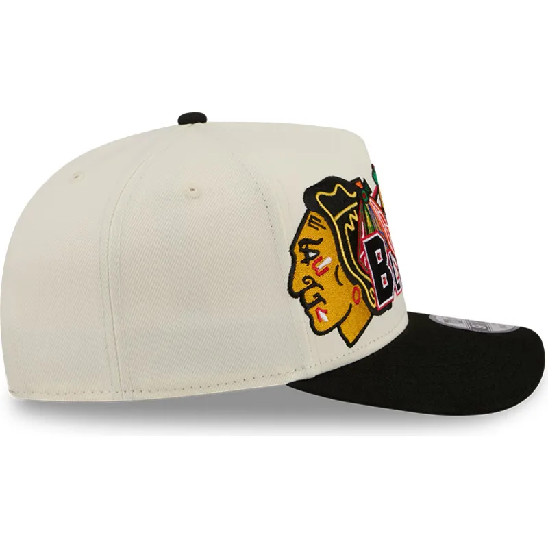 cappellino-visiera-curva-beige-e-nero-snapback-9fifty-a-frame-classic-di-chicago-blackhawks-nhl-di-new-era