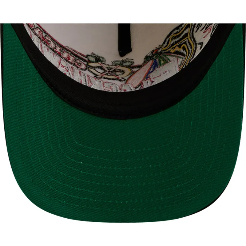 casquette-courbee-beige-et-noire-snapback-9fifty-a-frame-classic-chicago-blackhawks-nhl-new-era