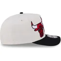 gorra-curva-beige-y-negra-snapback-9fifty-a-frame-classic-de-chicago-bulls-nba-de-new-era