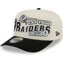 buet-beige-og-sort-snapback-kasket-9fifty-a-frame-classic-fra-las-vegas-raiders-nfl-fra-new-era