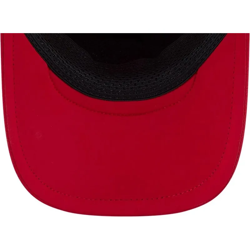 casquette-trucker-rouge-avec-logo-rouge-9forty-apex-batting-practice-new-york-yankees-mlb-new-era