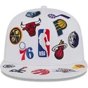 cappello-piatto-bianco-regolabile-59fifty-all-over-di-nba-di-new-era