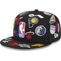 cappello-piatto-nero-aderente-59fifty-all-over-di-nba-di-new-era