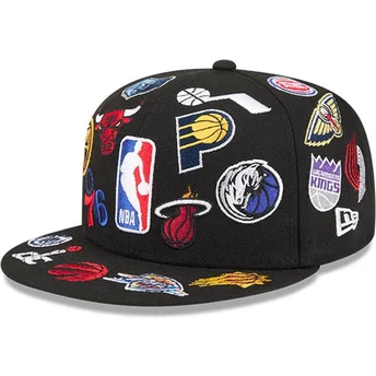 Schwarze enganliegende 59FIFTY All Over Flatcap von NBA von New Era