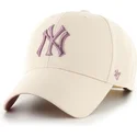 cappellino-curvo-beige-snapback-con-logo-viola-mvp-ballpark-dei-new-york-yankees-mlb-di-47-brand