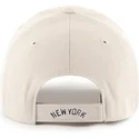 buet-beige-justerbar-kasket-med-marinebla-logo-mvp-fra-new-york-yankees-mlb-fra-47-brand