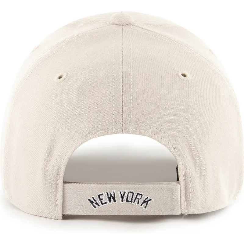 buet-beige-justerbar-kasket-med-marinebla-logo-mvp-fra-new-york-yankees-mlb-fra-47-brand