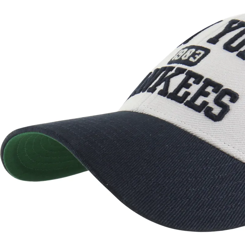 gebogene-beige-und-marineblaue-verstellbare-kappe-mvp-broke-line-der-new-york-yankees-mlb-von-47-brand